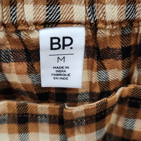 Black and tan plaid crop top with gathered long sleeves - Picture 3 of 6